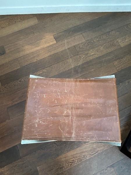 Comment rénover le cuir de tabourets pliants PK91 de 1961 ?