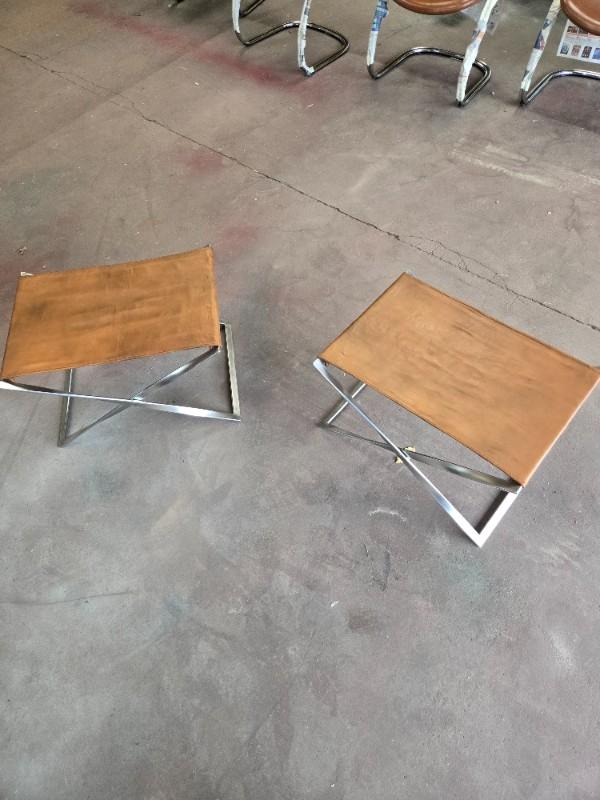 Comment rénover le cuir de tabourets pliants PK91 de 1961 ?