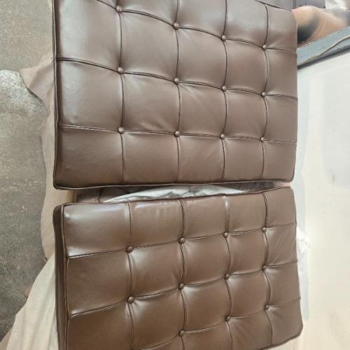 Comment rénover le cuir d'un fauteuil Barcelona ?