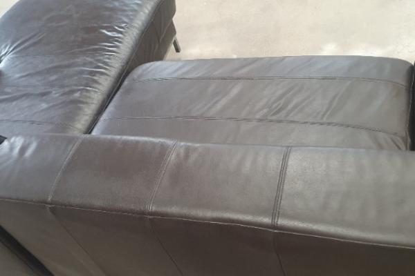 Pourquoi rénover un canapé en cuir Ikea à Malakoff ? Parce que quand on y tient, on le reteint !