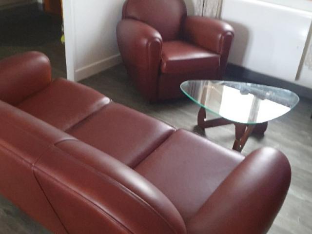 Comment changer la couleur de mon canapé et fauteuil club en cuir à Nanterre ?