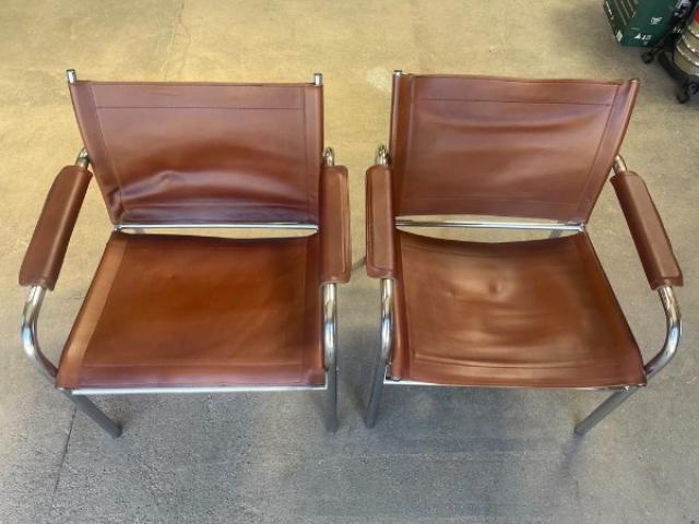Rénovation de fauteuils Klinte en cuir de 1980 à Saint-Denis